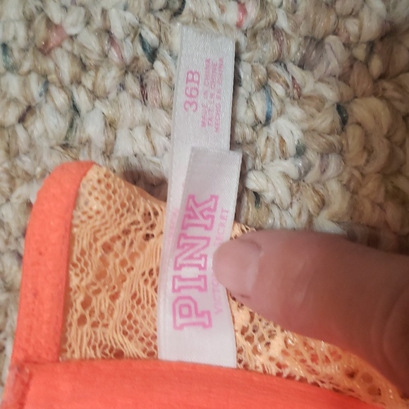 Pink Victoria Secrets lace bra - Picture 6 of 7
